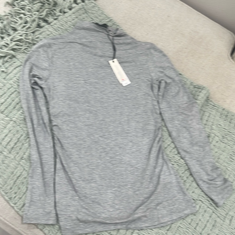 Tahari long sleeve top in grey size S.